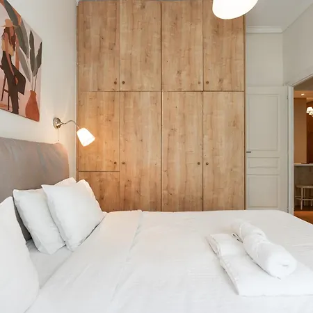 Contemporary Made Of Wood And Stone. Apartmán *